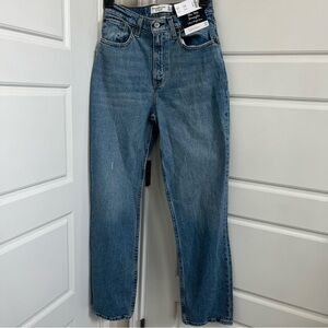 Abercrombie The 90's Straight Ultra High Rise Curve Love NWT Size 25/0 Short